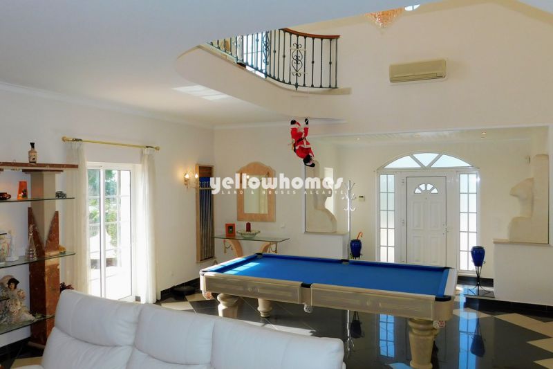 Espaçosa moradia V4 com piscina perto de Vilamoura e comodidades